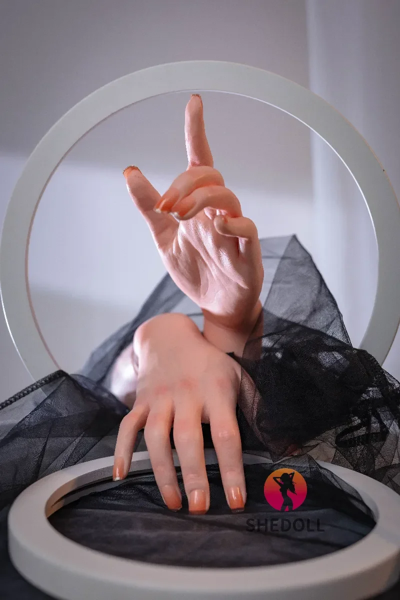 shedoll realistic articulated finger bones show 39.webp